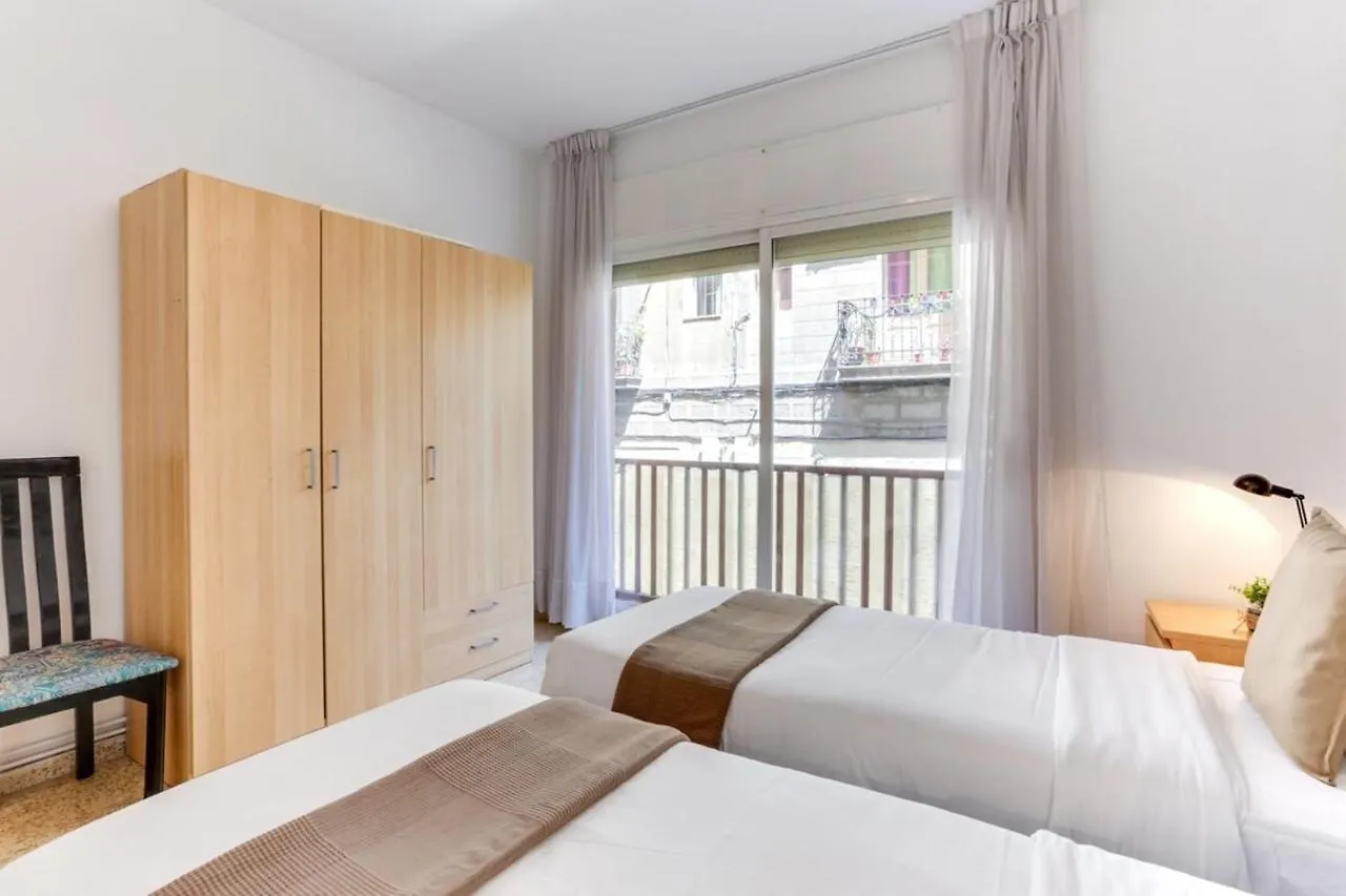 Bright And Spacious 3 Bedroom Close To The Beach Barcelona Apartment