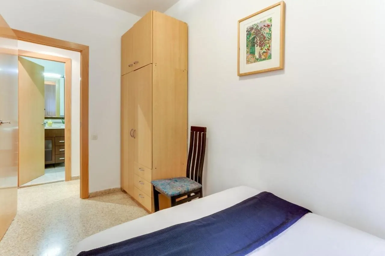Bright And Spacious 3 Bedroom Close To The Beach Barcelona Apartment